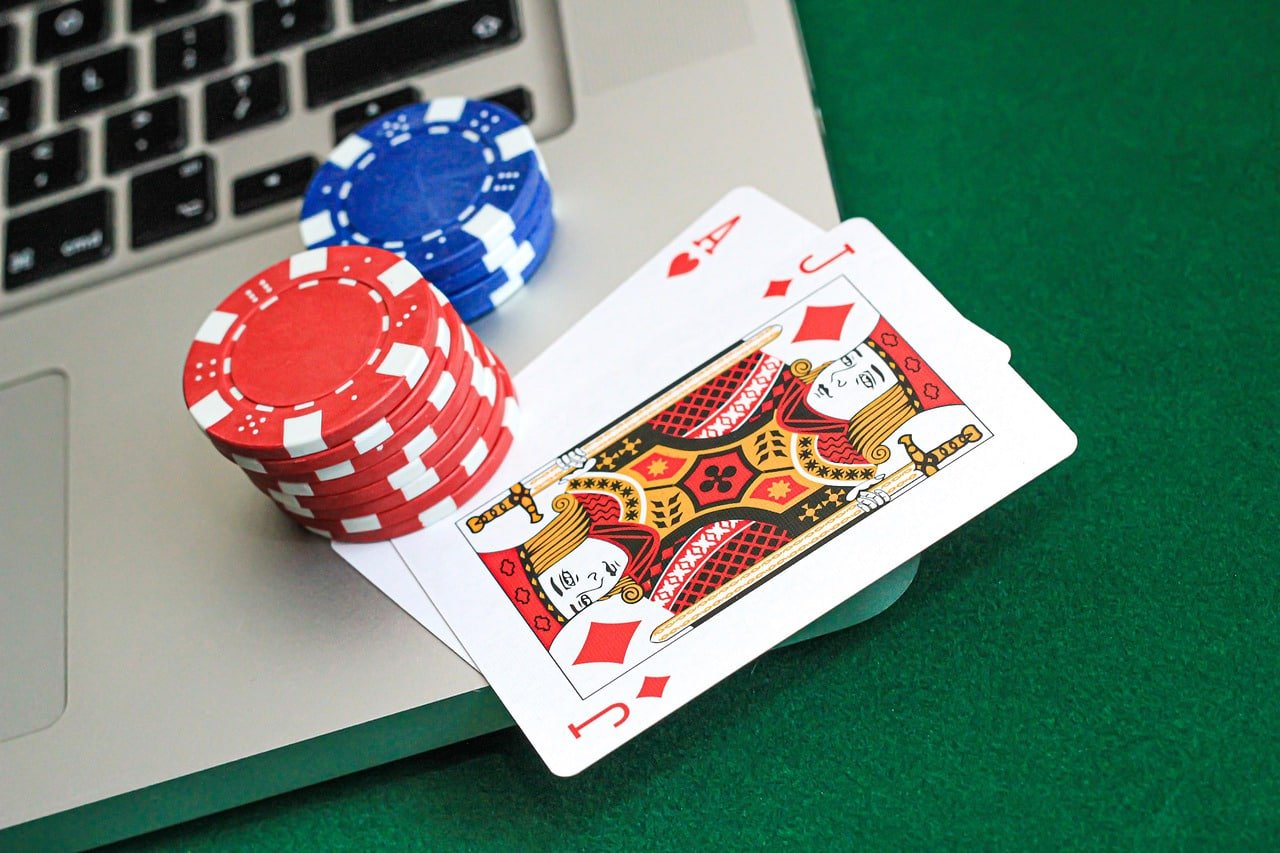pramuka4d slot game interface showing Aviator and Sweet Bonanza titles